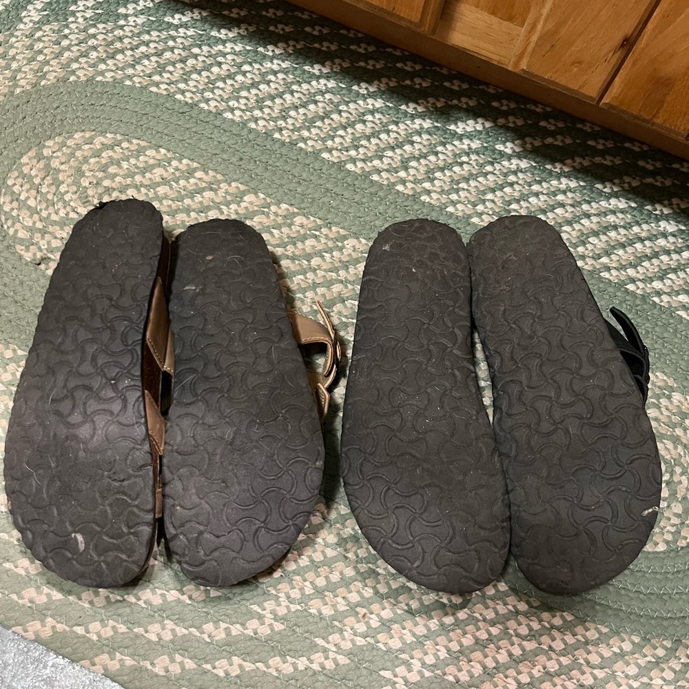 Maui Island Women's Sandals, set of 2, size 9 - Picture 6 of 6